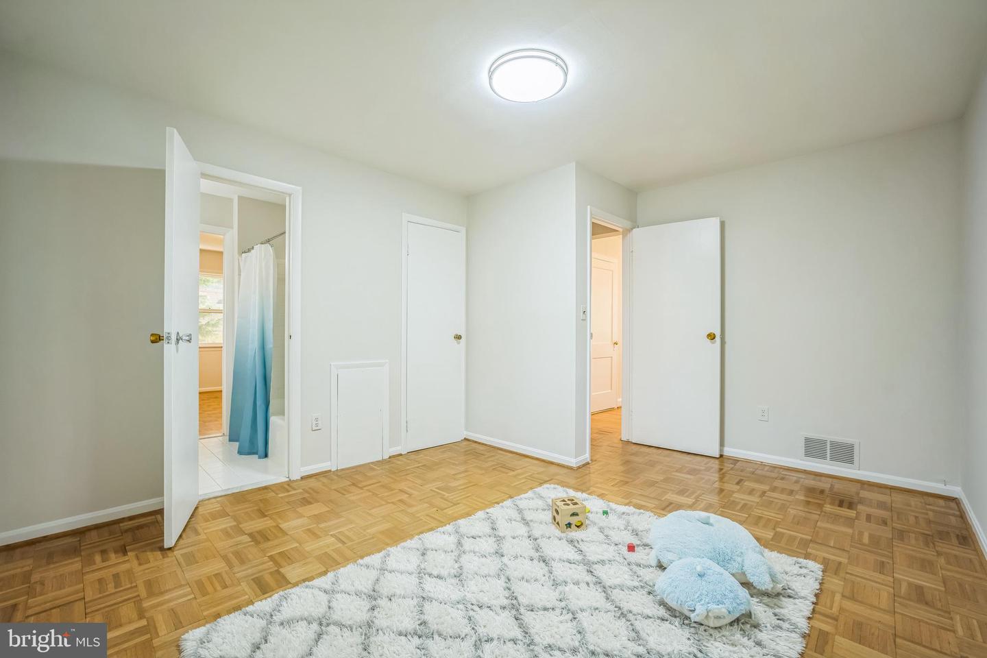 6105 26TH ST N, ARLINGTON, Virginia 22207, 3 Bedrooms Bedrooms, ,2 BathroomsBathrooms,Residential,For sale,6105 26TH ST N,VAAR2056342 MLS # VAAR2056342