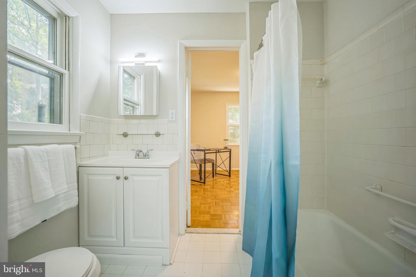 6105 26TH ST N, ARLINGTON, Virginia 22207, 3 Bedrooms Bedrooms, ,2 BathroomsBathrooms,Residential,For sale,6105 26TH ST N,VAAR2056342 MLS # VAAR2056342