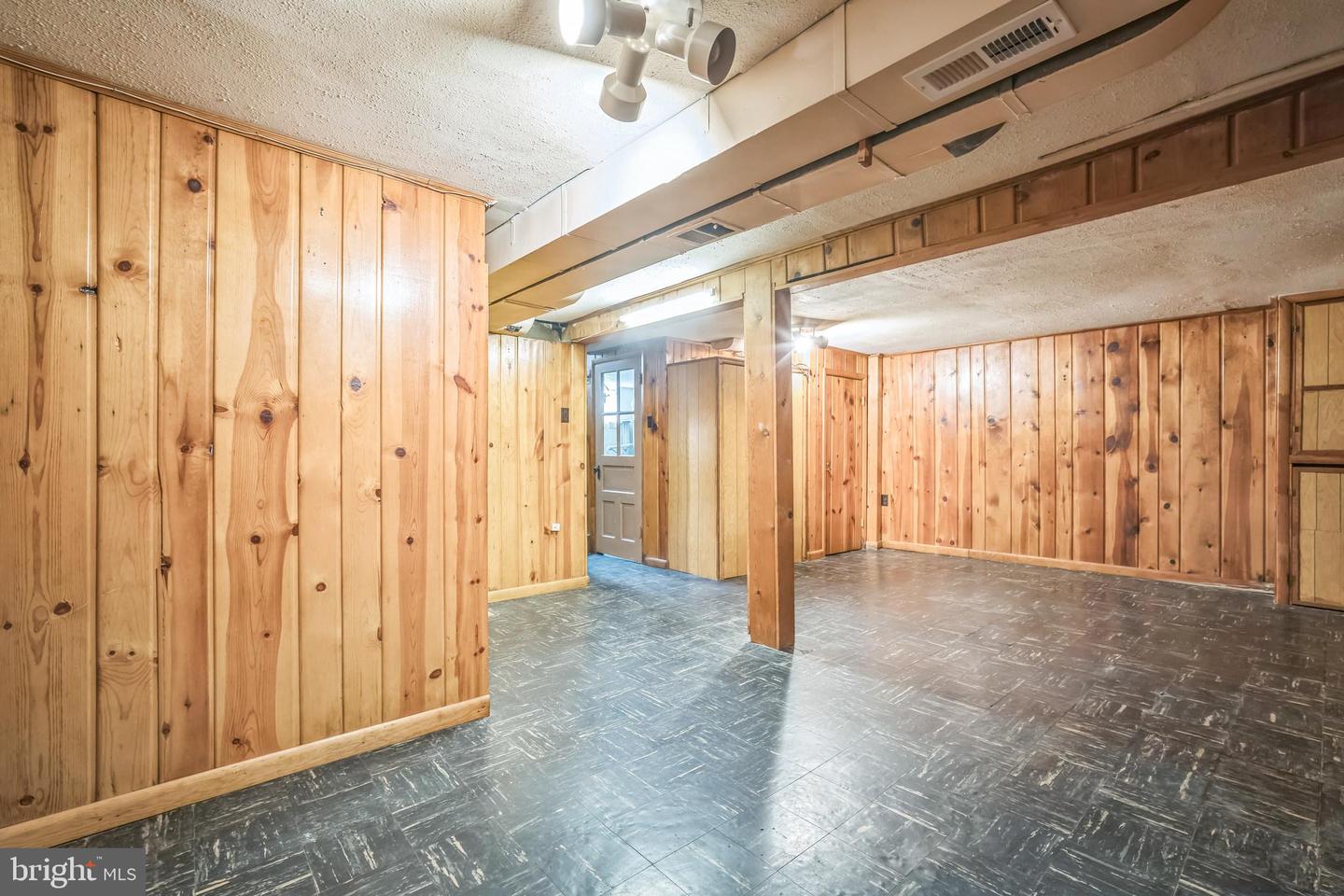 6105 26TH ST N, ARLINGTON, Virginia 22207, 3 Bedrooms Bedrooms, ,2 BathroomsBathrooms,Residential,For sale,6105 26TH ST N,VAAR2056342 MLS # VAAR2056342