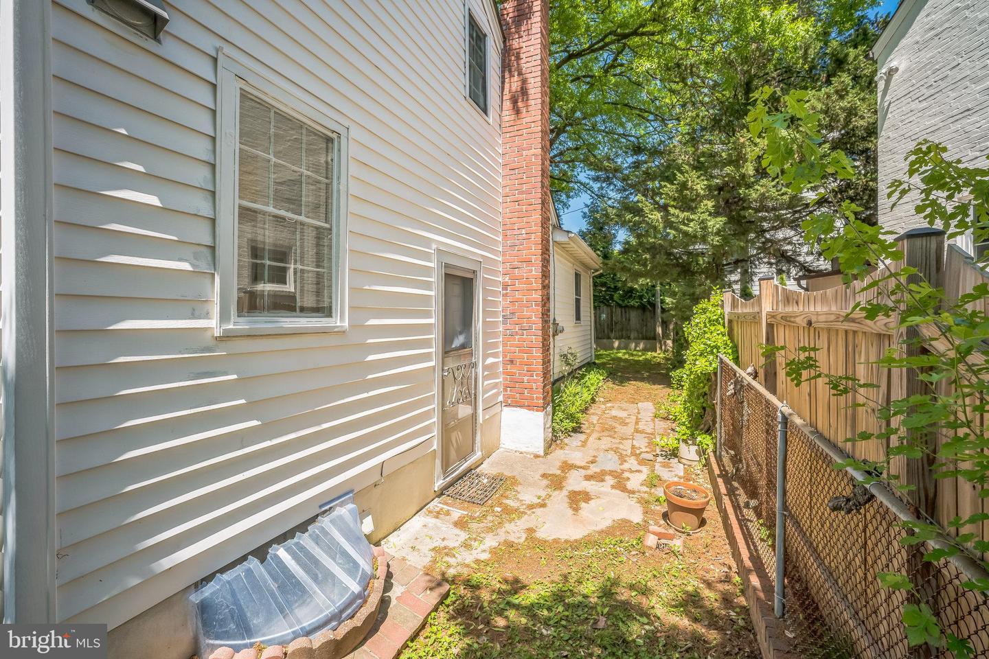 6105 26TH ST N, ARLINGTON, Virginia 22207, 3 Bedrooms Bedrooms, ,2 BathroomsBathrooms,Residential,For sale,6105 26TH ST N,VAAR2056342 MLS # VAAR2056342