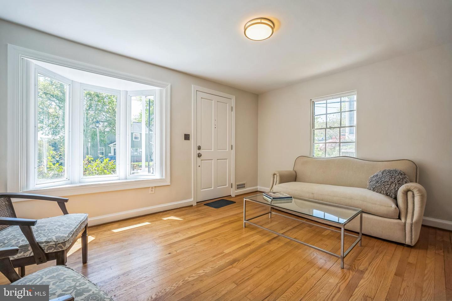 6105 26TH ST N, ARLINGTON, Virginia 22207, 3 Bedrooms Bedrooms, ,2 BathroomsBathrooms,Residential,For sale,6105 26TH ST N,VAAR2056342 MLS # VAAR2056342