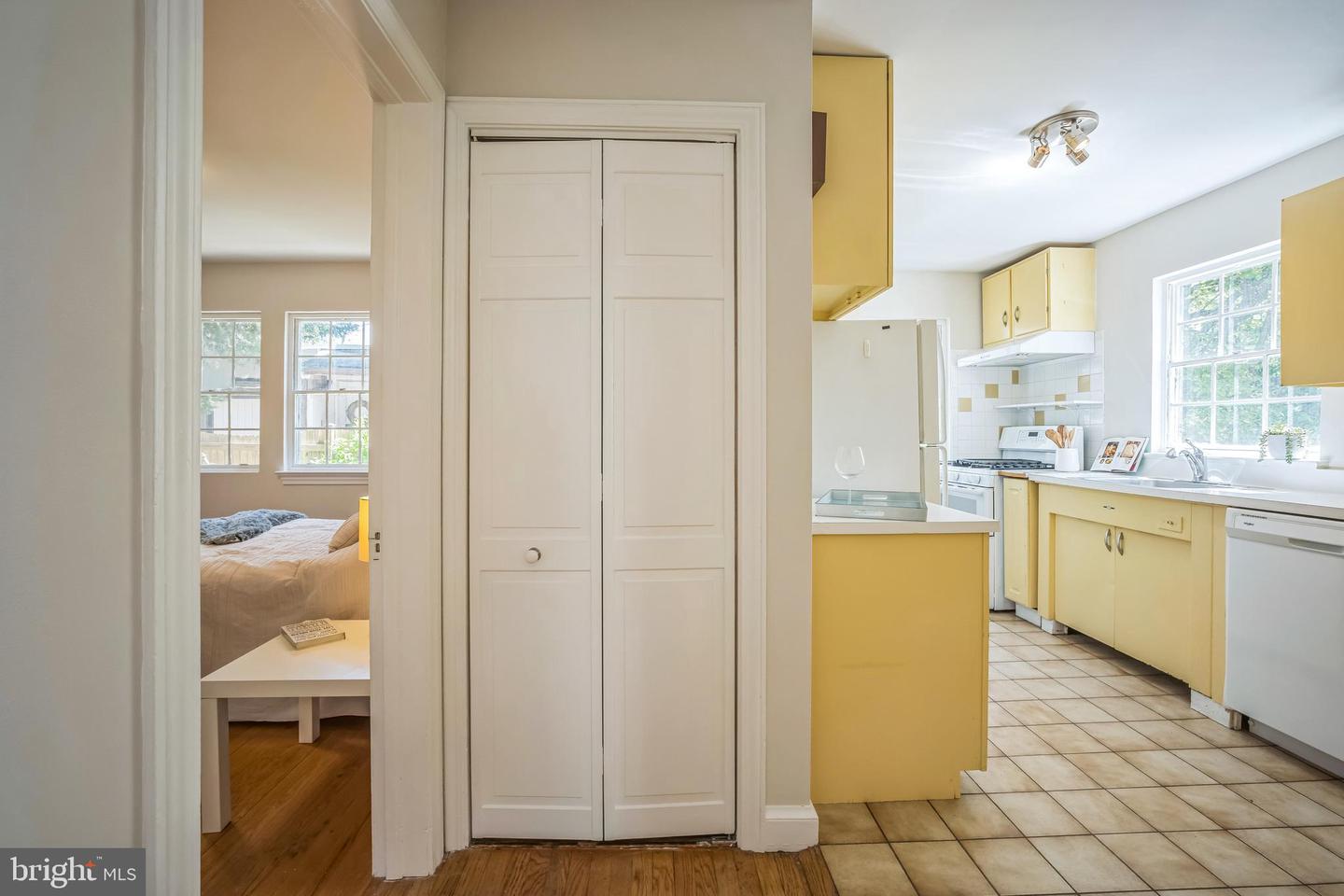 6105 26TH ST N, ARLINGTON, Virginia 22207, 3 Bedrooms Bedrooms, ,2 BathroomsBathrooms,Residential,For sale,6105 26TH ST N,VAAR2056342 MLS # VAAR2056342