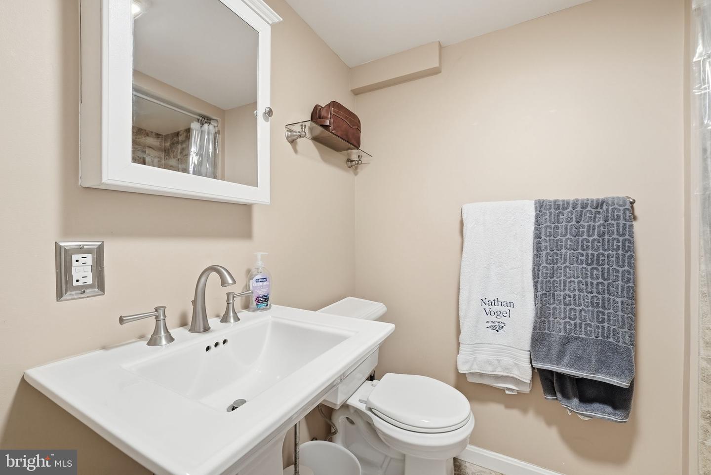 3094 FENNEGAN CT, WOODBRIDGE, Virginia 22192, 4 Bedrooms Bedrooms, ,2 BathroomsBathrooms,Residential,For sale,3094 FENNEGAN CT,VAPW2110626 MLS # VAPW2110626