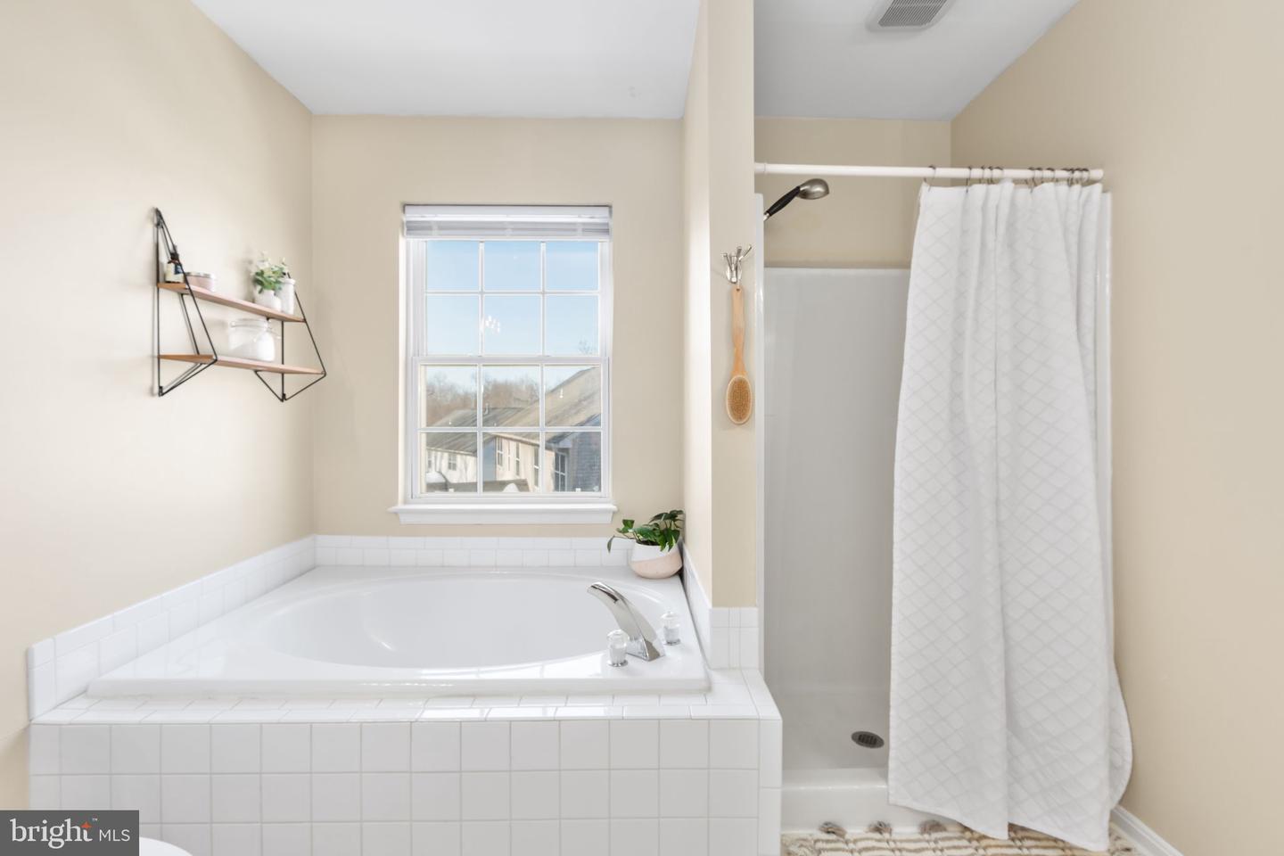 6 SUNSTONE DR, FREDERICKSBURG, Virginia 22406, 4 Bedrooms Bedrooms, ,3 BathroomsBathrooms,Residential,For sale,6 SUNSTONE DR,VAST2045830 MLS # VAST2045830