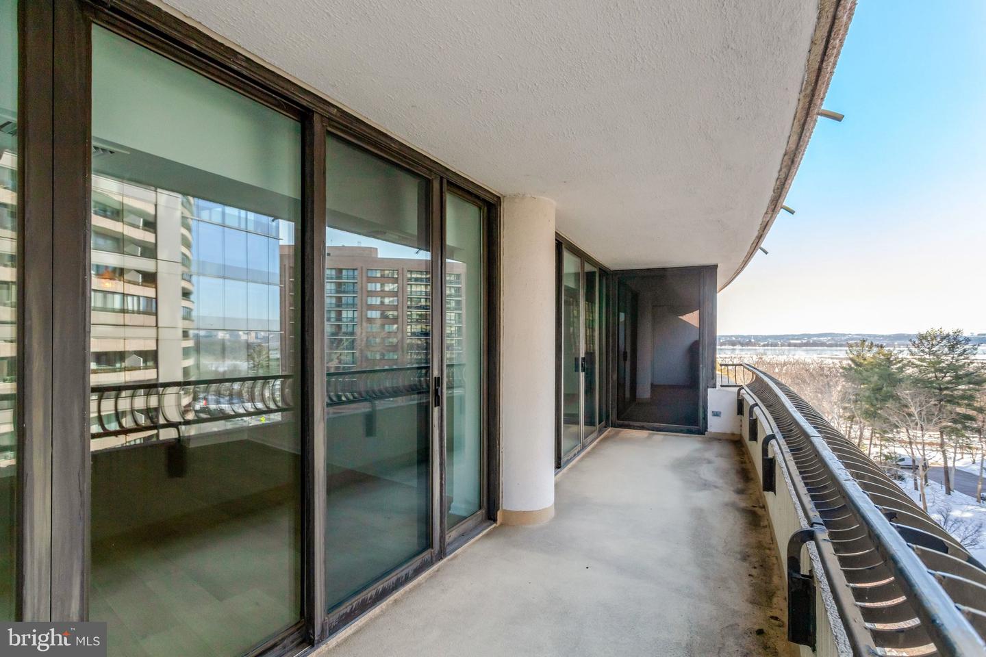 1300 CRYSTAL DR #808S, ARLINGTON, Virginia 22202, 2 Bedrooms Bedrooms, ,1 BathroomBathrooms,Residential,For sale,1300 CRYSTAL DR #808S,VAAR2068342 MLS # VAAR2068342