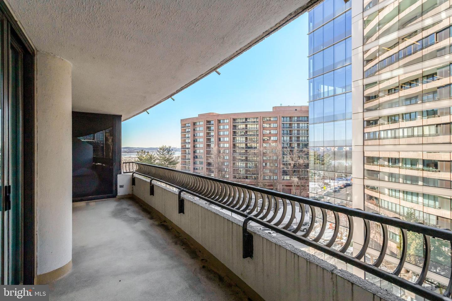 1300 CRYSTAL DR #808S, ARLINGTON, Virginia 22202, 2 Bedrooms Bedrooms, ,1 BathroomBathrooms,Residential,For sale,1300 CRYSTAL DR #808S,VAAR2068342 MLS # VAAR2068342