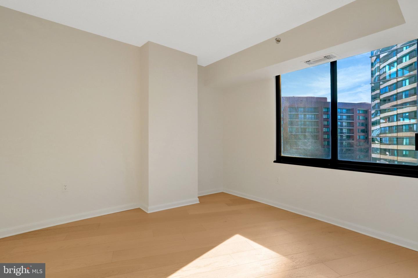 1300 CRYSTAL DR #808S, ARLINGTON, Virginia 22202, 2 Bedrooms Bedrooms, ,1 BathroomBathrooms,Residential,For sale,1300 CRYSTAL DR #808S,VAAR2068342 MLS # VAAR2068342