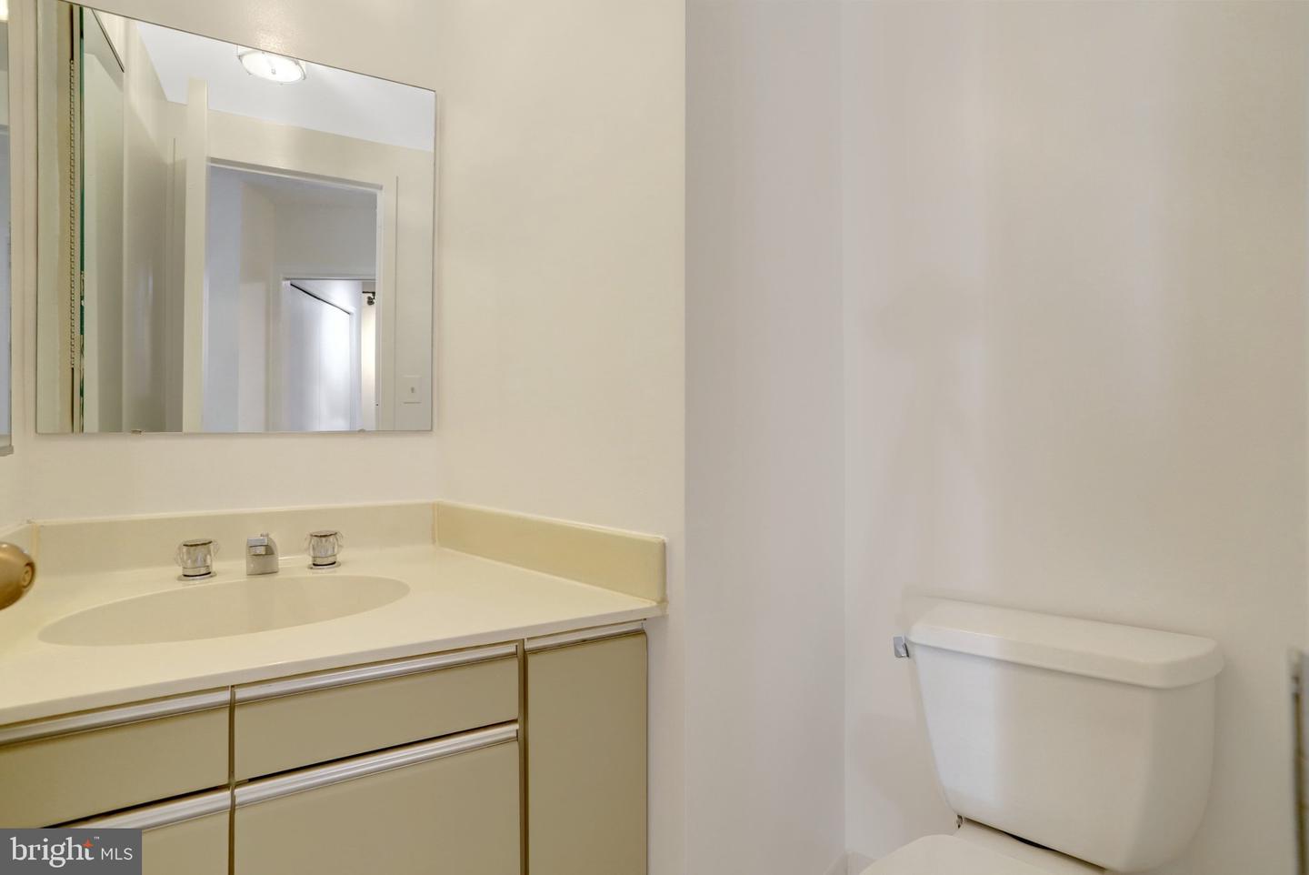 1300 CRYSTAL DR #808S, ARLINGTON, Virginia 22202, 2 Bedrooms Bedrooms, ,1 BathroomBathrooms,Residential,For sale,1300 CRYSTAL DR #808S,VAAR2068342 MLS # VAAR2068342