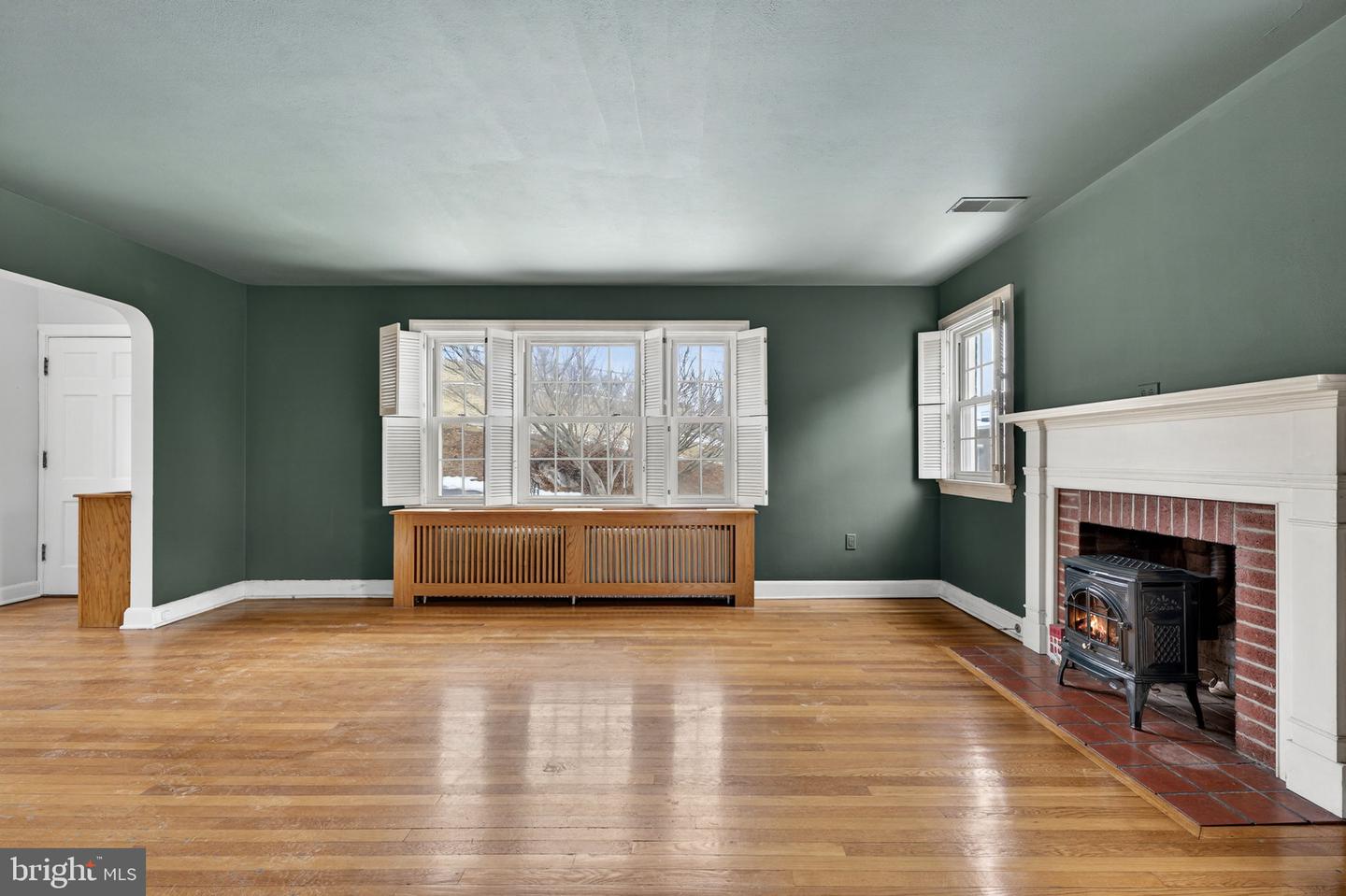 431 JEFFERSON ST, WINCHESTER, Virginia 22601, 3 Bedrooms Bedrooms, ,1 BathroomBathrooms,Residential,For sale,431 JEFFERSON ST,VAWI2009944 MLS # VAWI2009944