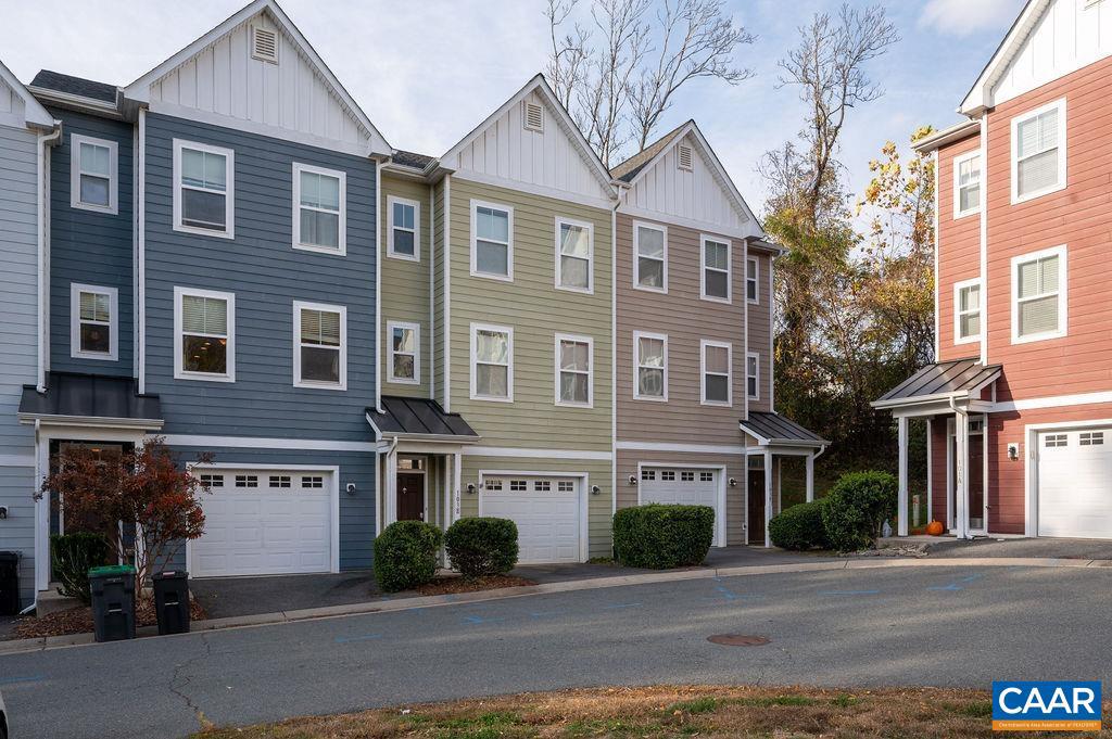 103 LONGWOOD DR #E, CHARLOTTESVILLE, Virginia 22903, 3 Bedrooms Bedrooms, ,2 BathroomsBathrooms,Residential,For sale,103 LONGWOOD DR #E,673241 MLS # 673241