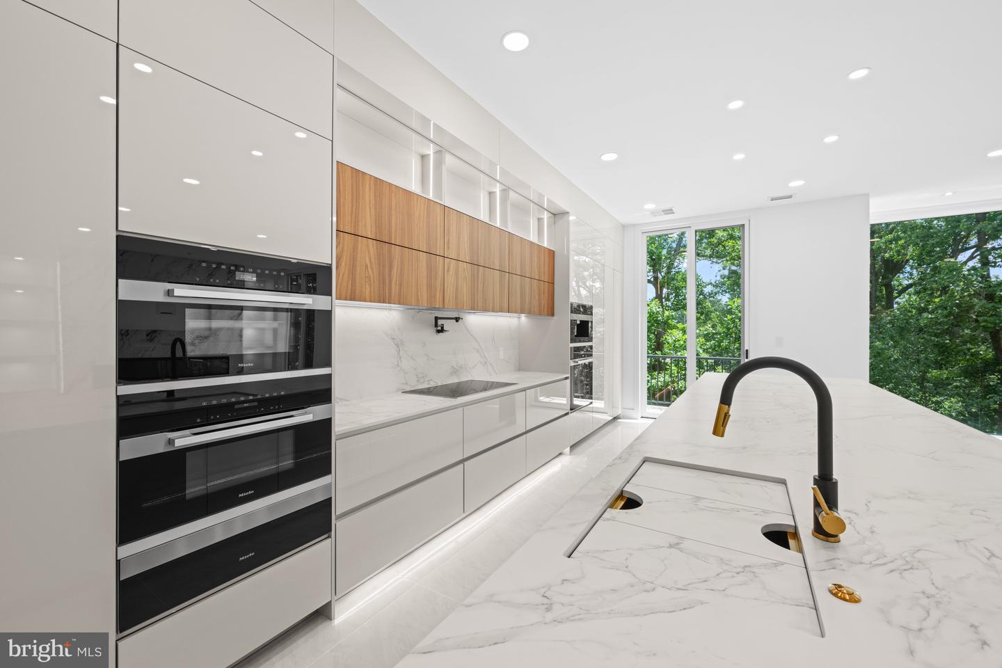 2321 N RICHMOND ST, ARLINGTON, Virginia 22207, 5 Bedrooms Bedrooms, ,5 BathroomsBathrooms,Residential,For sale,2321 N RICHMOND ST,VAAR2068876 MLS # VAAR2068876