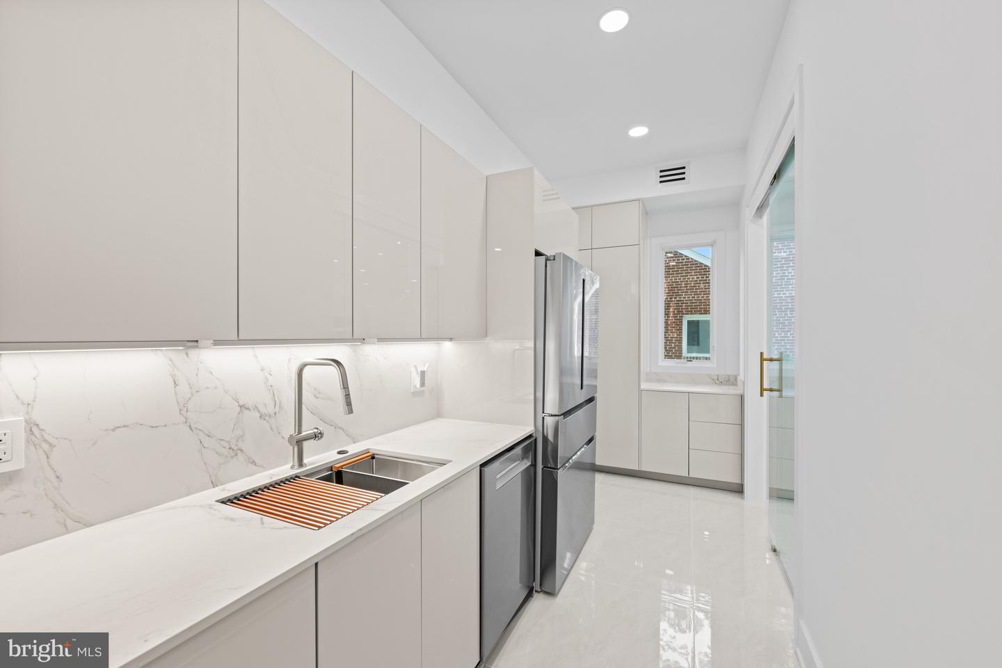 2321 N RICHMOND ST, ARLINGTON, Virginia 22207, 5 Bedrooms Bedrooms, ,5 BathroomsBathrooms,Residential,For sale,2321 N RICHMOND ST,VAAR2068876 MLS # VAAR2068876