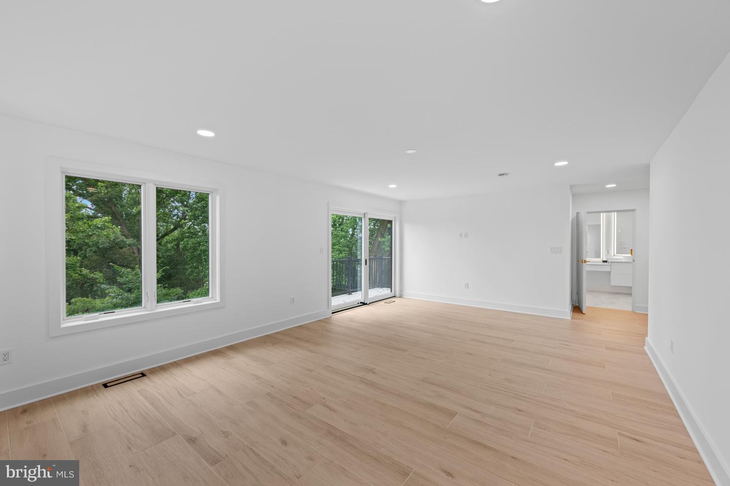 2321 N RICHMOND ST, ARLINGTON, Virginia 22207, 5 Bedrooms Bedrooms, ,5 BathroomsBathrooms,Residential,For sale,2321 N RICHMOND ST,VAAR2068876 MLS # VAAR2068876