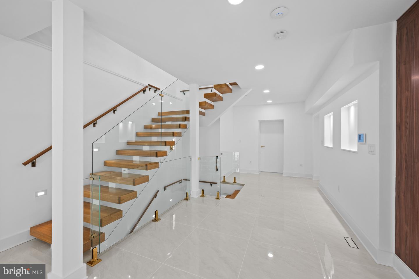 2321 N RICHMOND ST, ARLINGTON, Virginia 22207, 5 Bedrooms Bedrooms, ,5 BathroomsBathrooms,Residential,For sale,2321 N RICHMOND ST,VAAR2068876 MLS # VAAR2068876