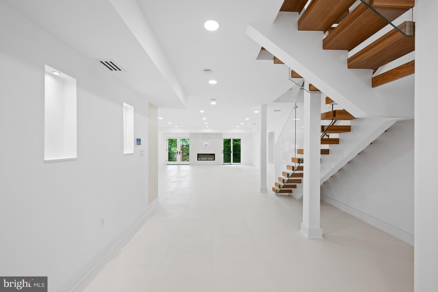 2321 N RICHMOND ST, ARLINGTON, Virginia 22207, 5 Bedrooms Bedrooms, ,5 BathroomsBathrooms,Residential,For sale,2321 N RICHMOND ST,VAAR2068876 MLS # VAAR2068876