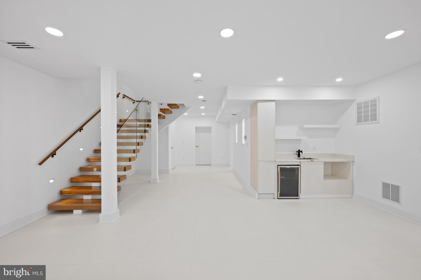 2321 N RICHMOND ST, ARLINGTON, Virginia 22207, 5 Bedrooms Bedrooms, ,5 BathroomsBathrooms,Residential,For sale,2321 N RICHMOND ST,VAAR2068876 MLS # VAAR2068876