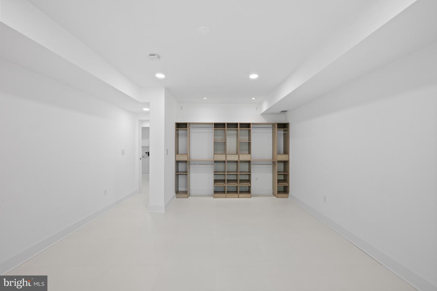 2321 N RICHMOND ST, ARLINGTON, Virginia 22207, 5 Bedrooms Bedrooms, ,5 BathroomsBathrooms,Residential,For sale,2321 N RICHMOND ST,VAAR2068876 MLS # VAAR2068876