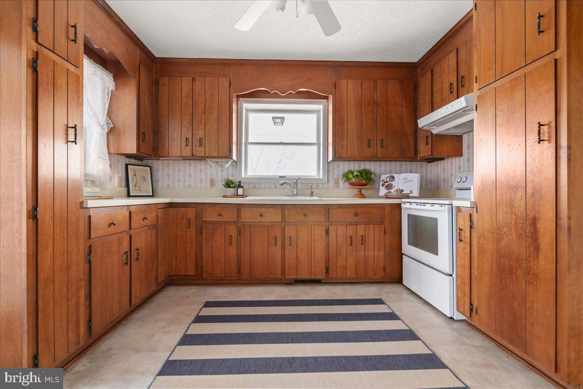 4059 LOWRY RD., GOODE, Virginia 24556, 6 Bedrooms Bedrooms, ,4 BathroomsBathrooms,Residential,For sale,4059 LOWRY RD.,VABV2000280 MLS # VABV2000280