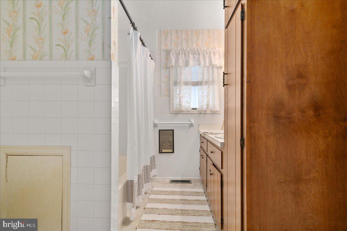 4059 LOWRY RD., GOODE, Virginia 24556, 6 Bedrooms Bedrooms, ,4 BathroomsBathrooms,Residential,For sale,4059 LOWRY RD.,VABV2000280 MLS # VABV2000280