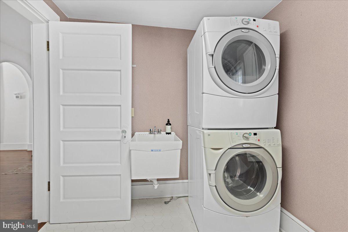 4059 LOWRY RD., GOODE, Virginia 24556, 6 Bedrooms Bedrooms, ,4 BathroomsBathrooms,Residential,For sale,4059 LOWRY RD.,VABV2000280 MLS # VABV2000280