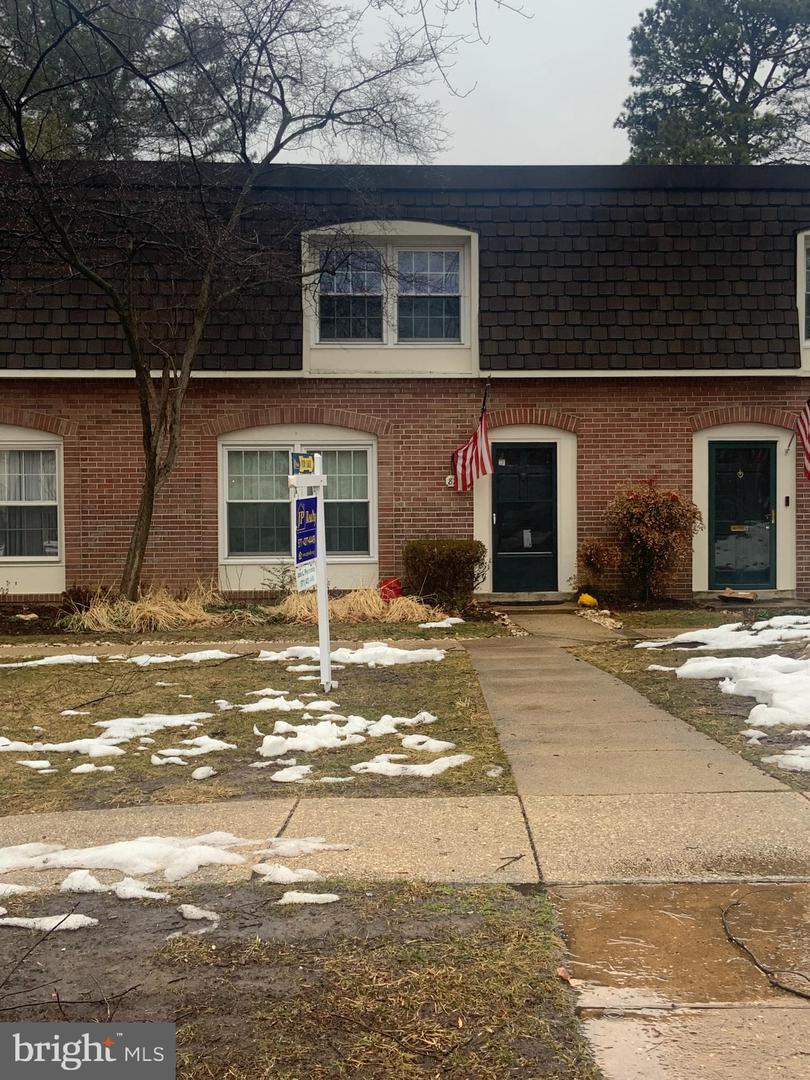 8210 CARRLEIGH PKWY #6, SPRINGFIELD, Virginia 22152, 3 Bedrooms Bedrooms, ,1 BathroomBathrooms,Residential,For sale,8210 CARRLEIGH PKWY #6,VAFX2290878 MLS # VAFX2290878