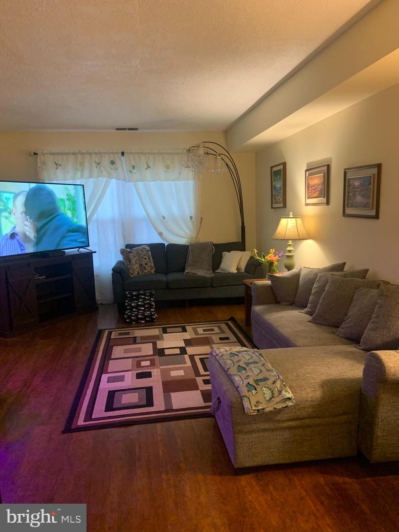 8210 CARRLEIGH PKWY #6, SPRINGFIELD, Virginia 22152, 3 Bedrooms Bedrooms, ,1 BathroomBathrooms,Residential,For sale,8210 CARRLEIGH PKWY #6,VAFX2290878 MLS # VAFX2290878 8210 CARRLEIGH PKWY #6, SPRINGFIELD, Virginia 22152, 3 Bedrooms Bedrooms, ,1 BathroomBathrooms,Residential,For sale,8210 CARRLEIGH PKWY #6,VAFX2290878 MLS # VAFX2290878