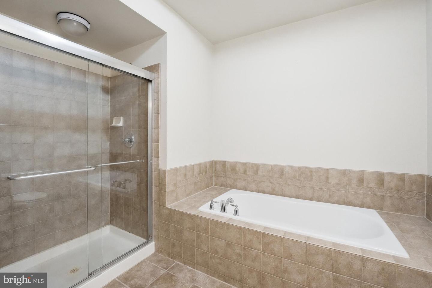 3553 HUNTLEY MANOR LN, ALEXANDRIA, Virginia 22306, 3 Bedrooms Bedrooms, ,2 BathroomsBathrooms,Residential,For sale,3553 HUNTLEY MANOR LN,VAFX2290882 MLS # VAFX2290882