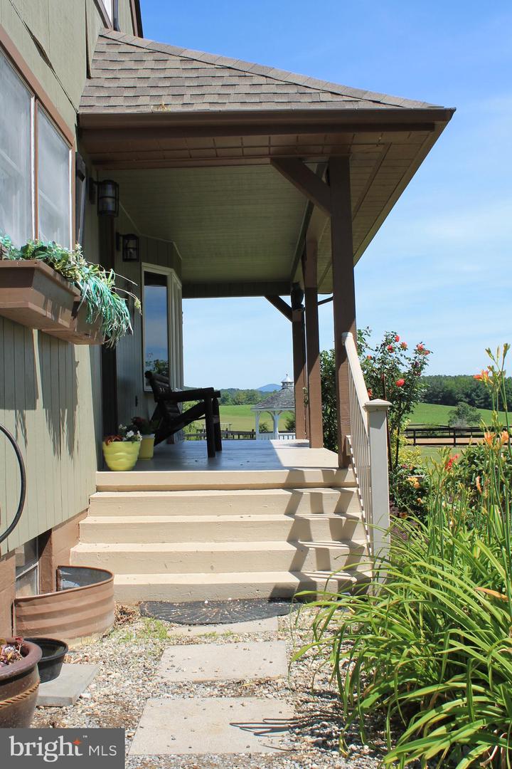 1615 PLEASANT VIEW RD, MOUNT JACKSON, Virginia 22842, 4 Bedrooms Bedrooms, ,2 BathroomsBathrooms,Residential,For sale,1615 PLEASANT VIEW RD,VASH2012018 MLS # VASH2012018