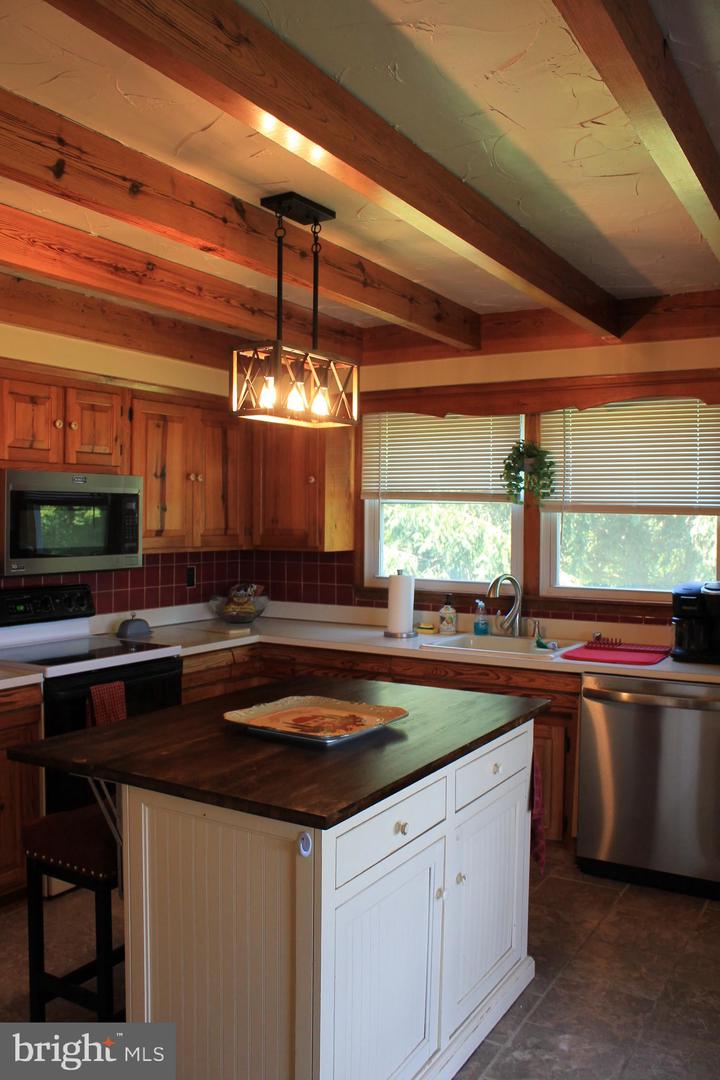 1615 PLEASANT VIEW RD, MOUNT JACKSON, Virginia 22842, 4 Bedrooms Bedrooms, ,2 BathroomsBathrooms,Residential,For sale,1615 PLEASANT VIEW RD,VASH2012018 MLS # VASH2012018