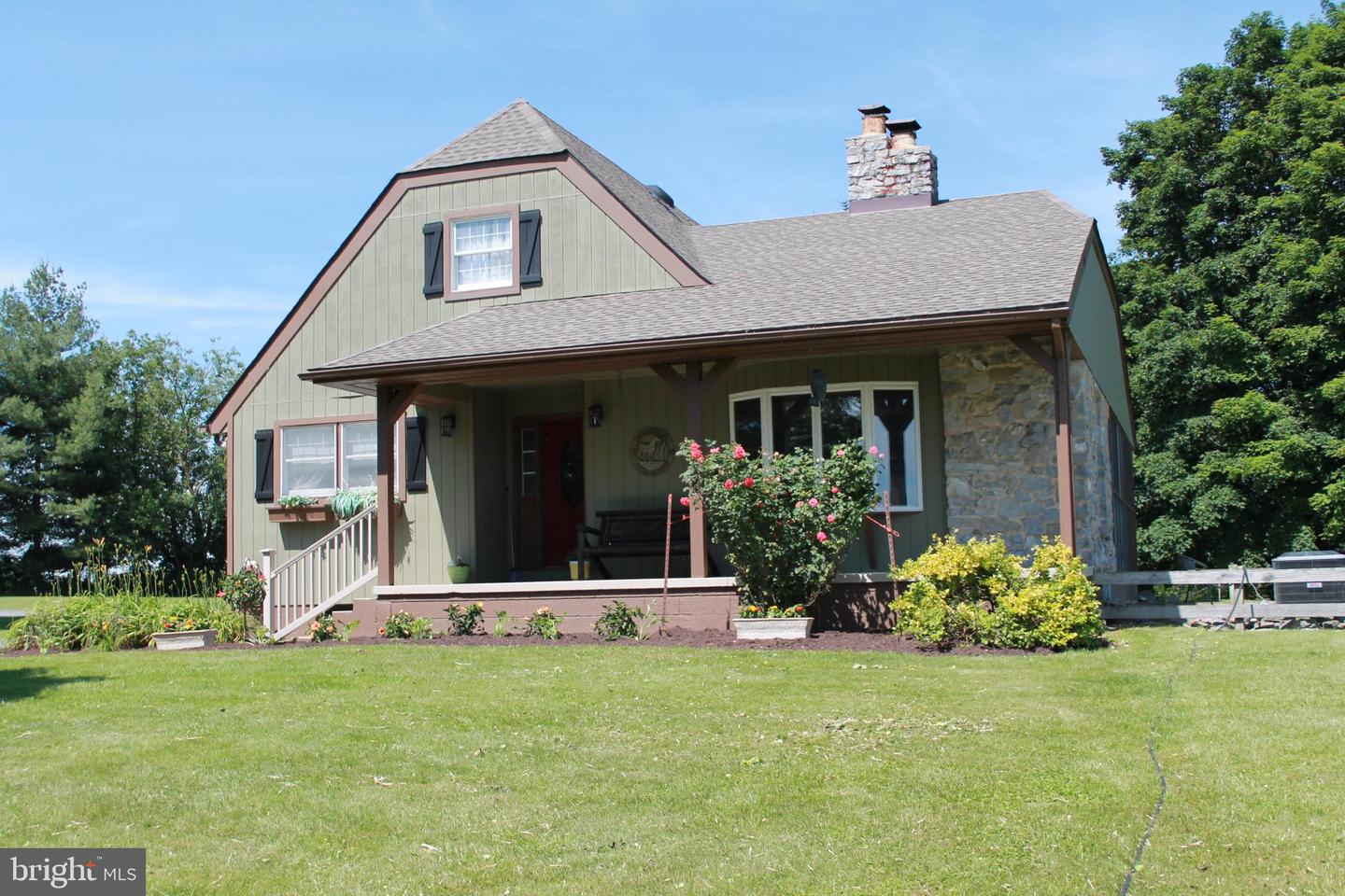 1615 PLEASANT VIEW RD, MOUNT JACKSON, Virginia 22842, 4 Bedrooms Bedrooms, ,2 BathroomsBathrooms,Residential,For sale,1615 PLEASANT VIEW RD,VASH2012018 MLS # VASH2012018