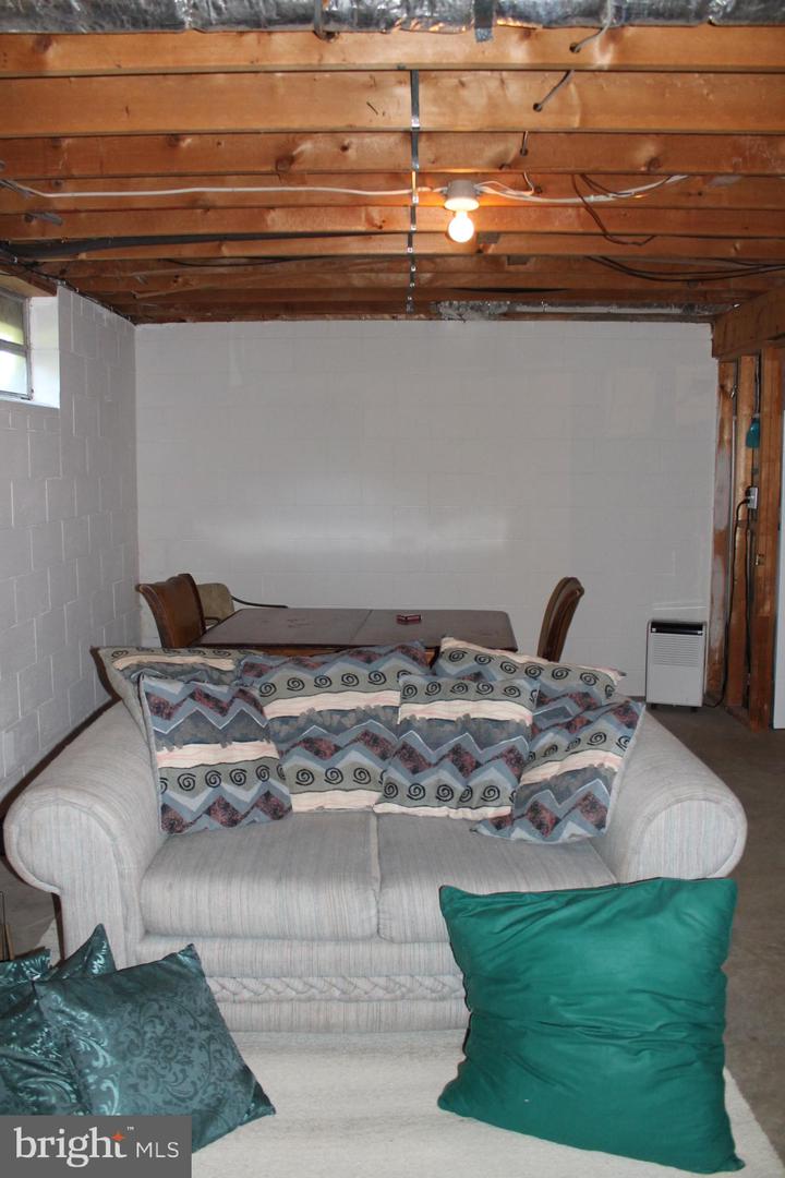 1615 PLEASANT VIEW RD, MOUNT JACKSON, Virginia 22842, 4 Bedrooms Bedrooms, ,2 BathroomsBathrooms,Residential,For sale,1615 PLEASANT VIEW RD,VASH2012018 MLS # VASH2012018