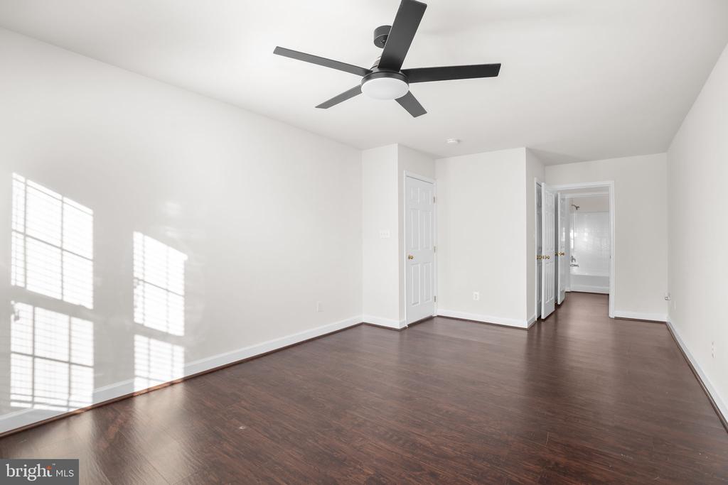 6617 BROAD CREEK OVERLOOK, FREDERICKSBURG, Virginia 22407, 4 Bedrooms Bedrooms, ,3 BathroomsBathrooms,Residential,6617 BROAD CREEK OVERLOOK,VASP2038386 MLS # VASP2038386