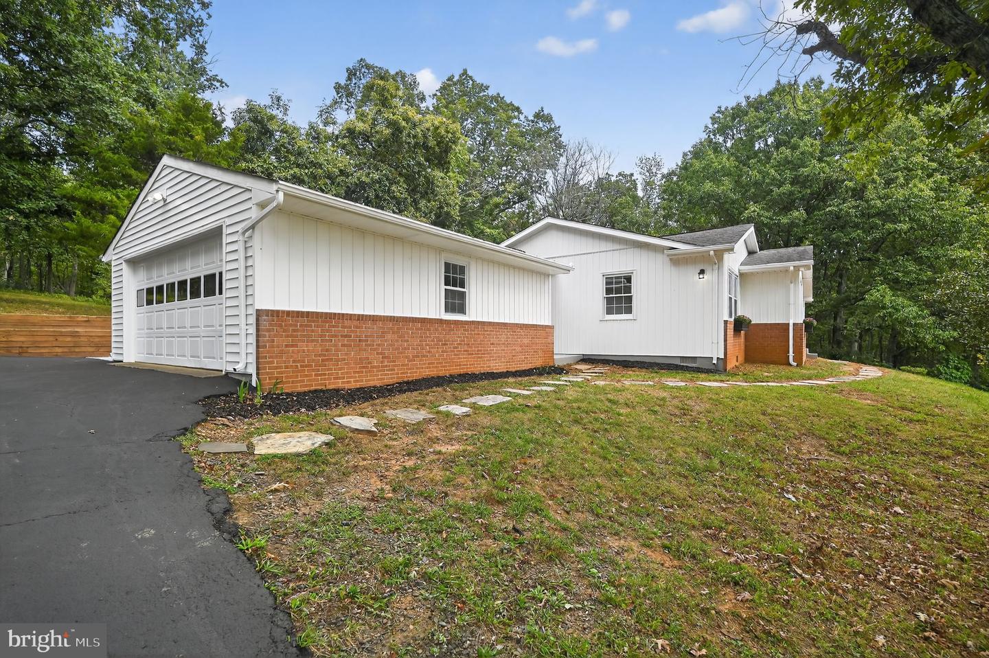 5084 FAIRVIEW LN, BROAD RUN, Virginia 20137, 4 Bedrooms Bedrooms, 7 Rooms Rooms,3 BathroomsBathrooms,Residential,For sale,5084 FAIRVIEW LN,VAFQ2018478 MLS # VAFQ2018478