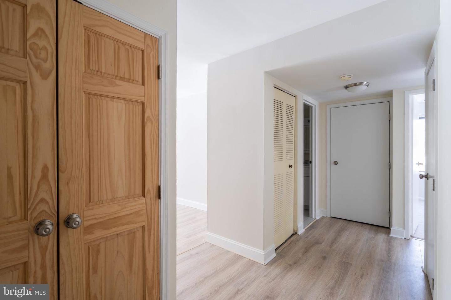 9713 KINGS CROWN CT #102, FAIRFAX, Virginia 22031, 2 Bedrooms Bedrooms, ,2 BathroomsBathrooms,Residential,For sale,9713 KINGS CROWN CT #102,VAFX2287068 MLS # VAFX2287068