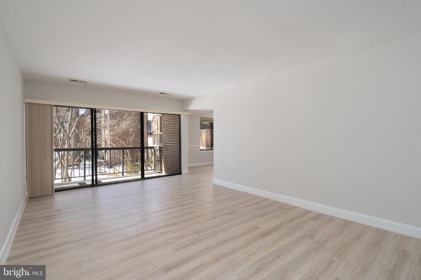 9713 KINGS CROWN CT #102, FAIRFAX, Virginia 22031, 2 Bedrooms Bedrooms, ,2 BathroomsBathrooms,Residential,For sale,9713 KINGS CROWN CT #102,VAFX2287068 MLS # VAFX2287068