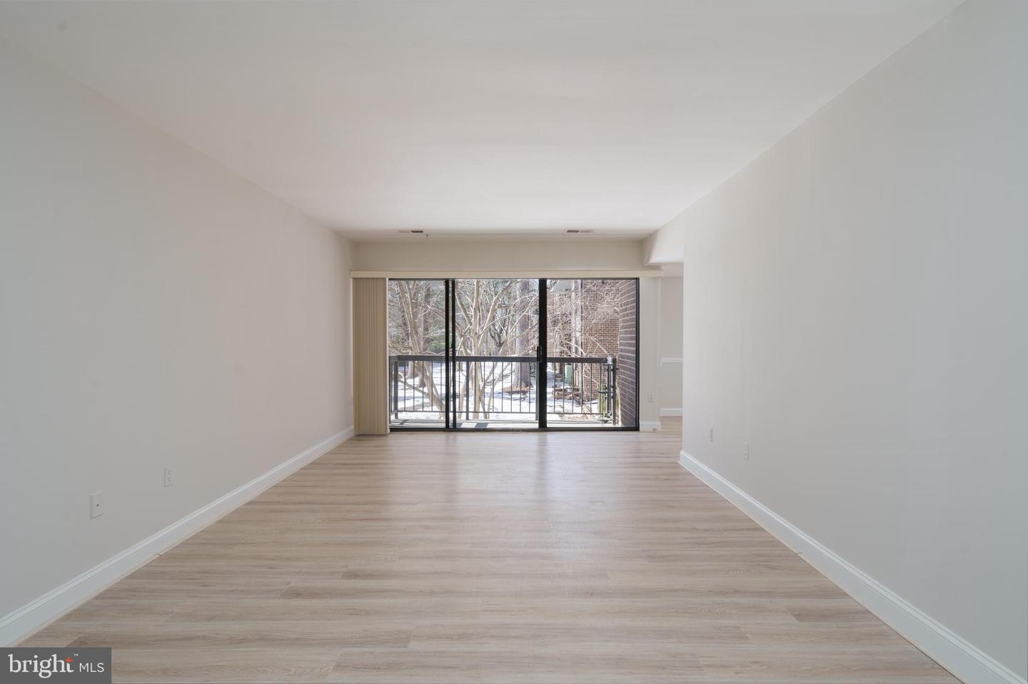 9713 KINGS CROWN CT #102, FAIRFAX, Virginia 22031, 2 Bedrooms Bedrooms, ,2 BathroomsBathrooms,Residential,For sale,9713 KINGS CROWN CT #102,VAFX2287068 MLS # VAFX2287068