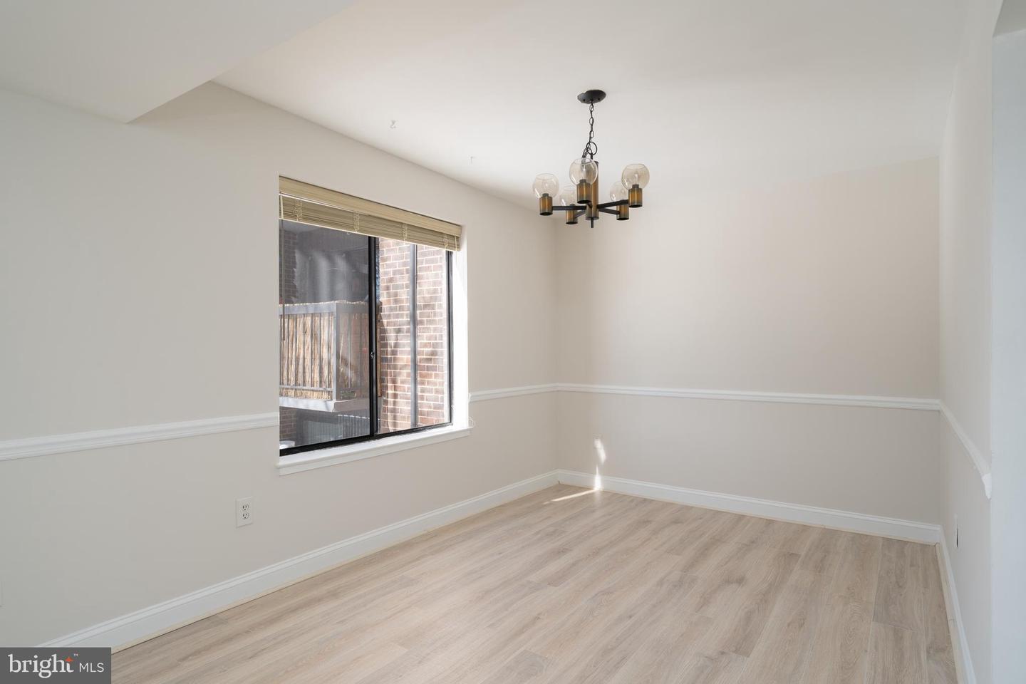 9713 KINGS CROWN CT #102, FAIRFAX, Virginia 22031, 2 Bedrooms Bedrooms, ,2 BathroomsBathrooms,Residential,For sale,9713 KINGS CROWN CT #102,VAFX2287068 MLS # VAFX2287068