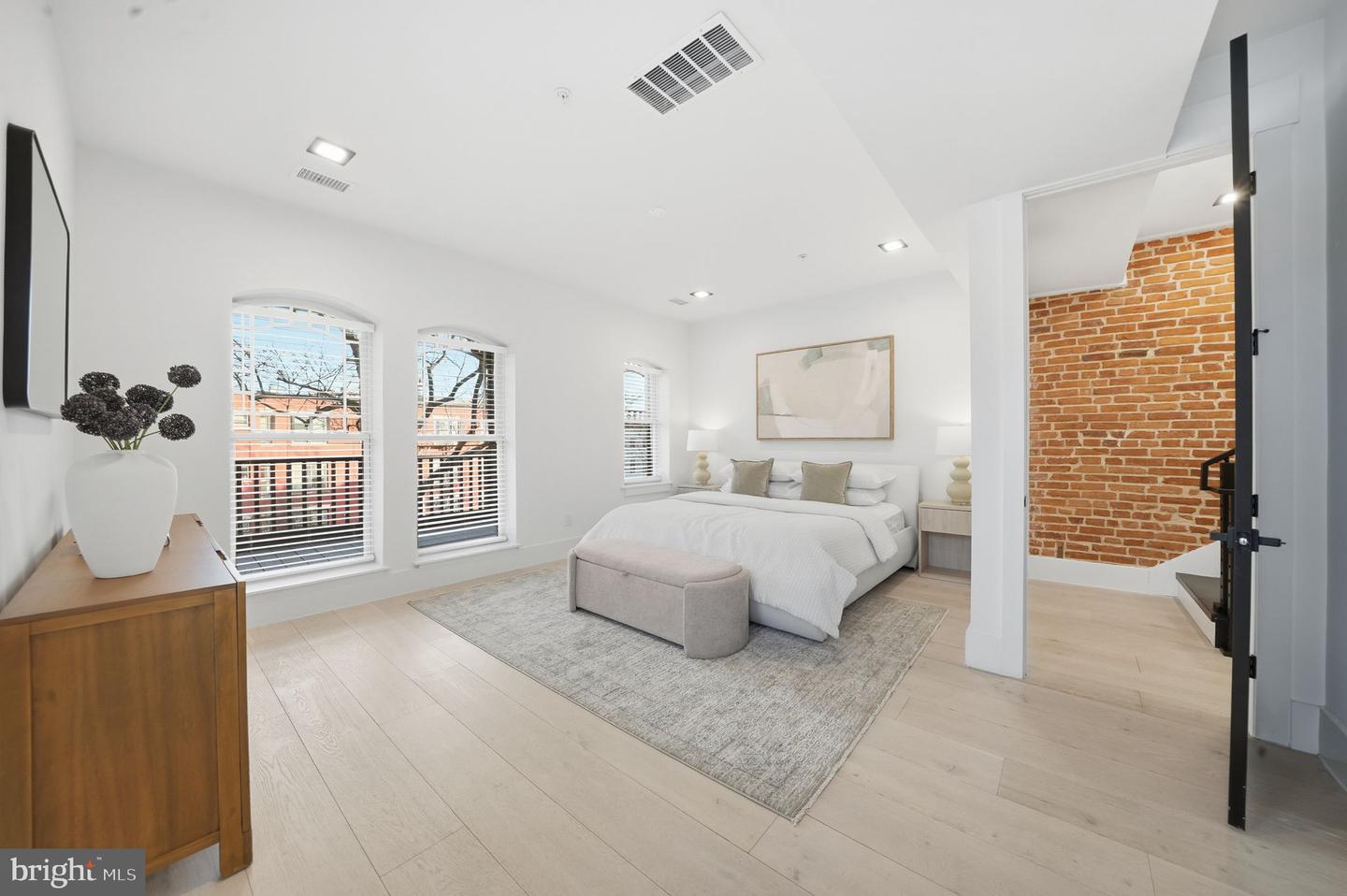 1628 15TH ST NW, WASHINGTON, District Of Columbia 20009, 4 Bedrooms Bedrooms, ,4 BathroomsBathrooms,Residential,For sale,1628 15TH ST NW,DCDC2243378 MLS # DCDC2243378