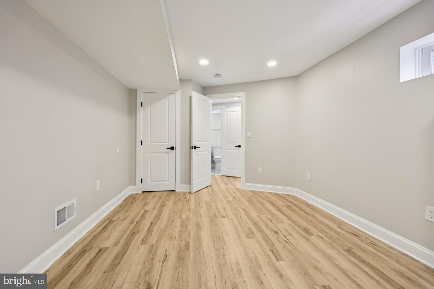 1335 MAPLE VIEW PL SE, WASHINGTON, District Of Columbia 20020, 5 Bedrooms Bedrooms, ,2 BathroomsBathrooms,Residential,For sale,1335 MAPLE VIEW PL SE,DCDC2243846 MLS # DCDC2243846 1335 MAPLE VIEW PL SE, WASHINGTON, District Of Columbia 20020, 5 Bedrooms Bedrooms, ,2 BathroomsBathrooms,Residential,For sale,1335 MAPLE VIEW PL SE,DCDC2243846 MLS # DCDC2243846