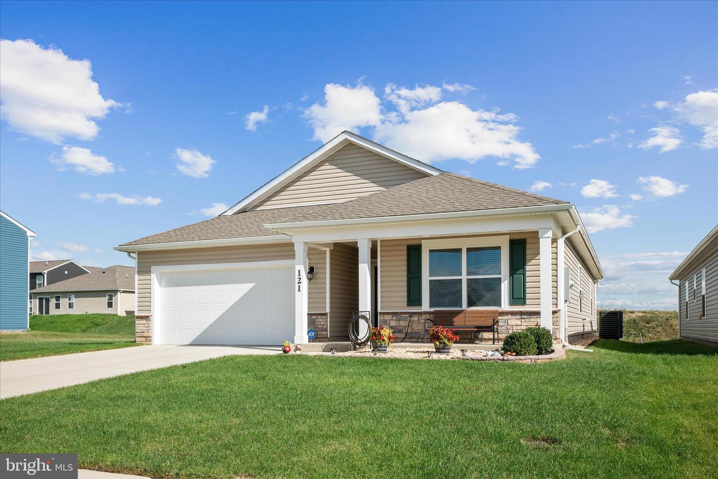 121 GRASMERE ST, STEPHENS CITY, Virginia 22655, 3 Bedrooms Bedrooms, ,2 BathroomsBathrooms,Residential,For sale,121 GRASMERE ST,VAFV2039352 MLS # VAFV2039352