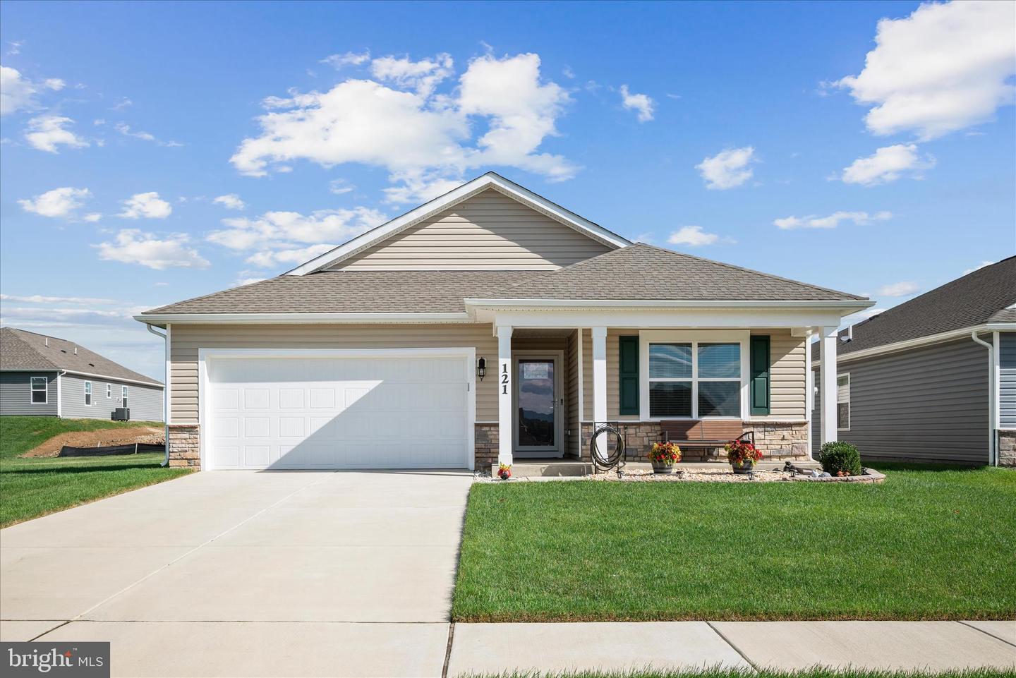 121 GRASMERE ST, STEPHENS CITY, Virginia 22655, 3 Bedrooms Bedrooms, ,2 BathroomsBathrooms,Residential,For sale,121 GRASMERE ST,VAFV2039352 MLS # VAFV2039352