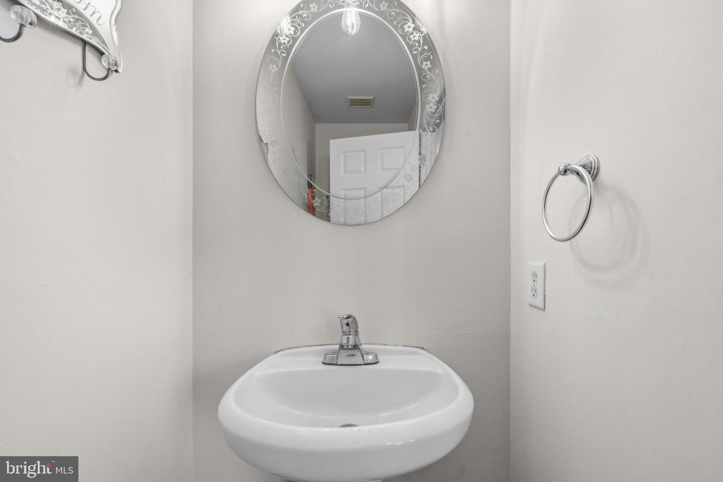 11 1ST ST, COLONIAL BEACH, Virginia 22443, 4 Bedrooms Bedrooms, 10 Rooms Rooms,2 BathroomsBathrooms,Residential,For sale,11 1ST ST,VAWE2010480 MLS # VAWE2010480