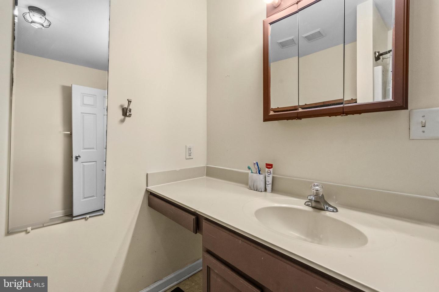 11 1ST ST, COLONIAL BEACH, Virginia 22443, 4 Bedrooms Bedrooms, 10 Rooms Rooms,2 BathroomsBathrooms,Residential,For sale,11 1ST ST,VAWE2010480 MLS # VAWE2010480