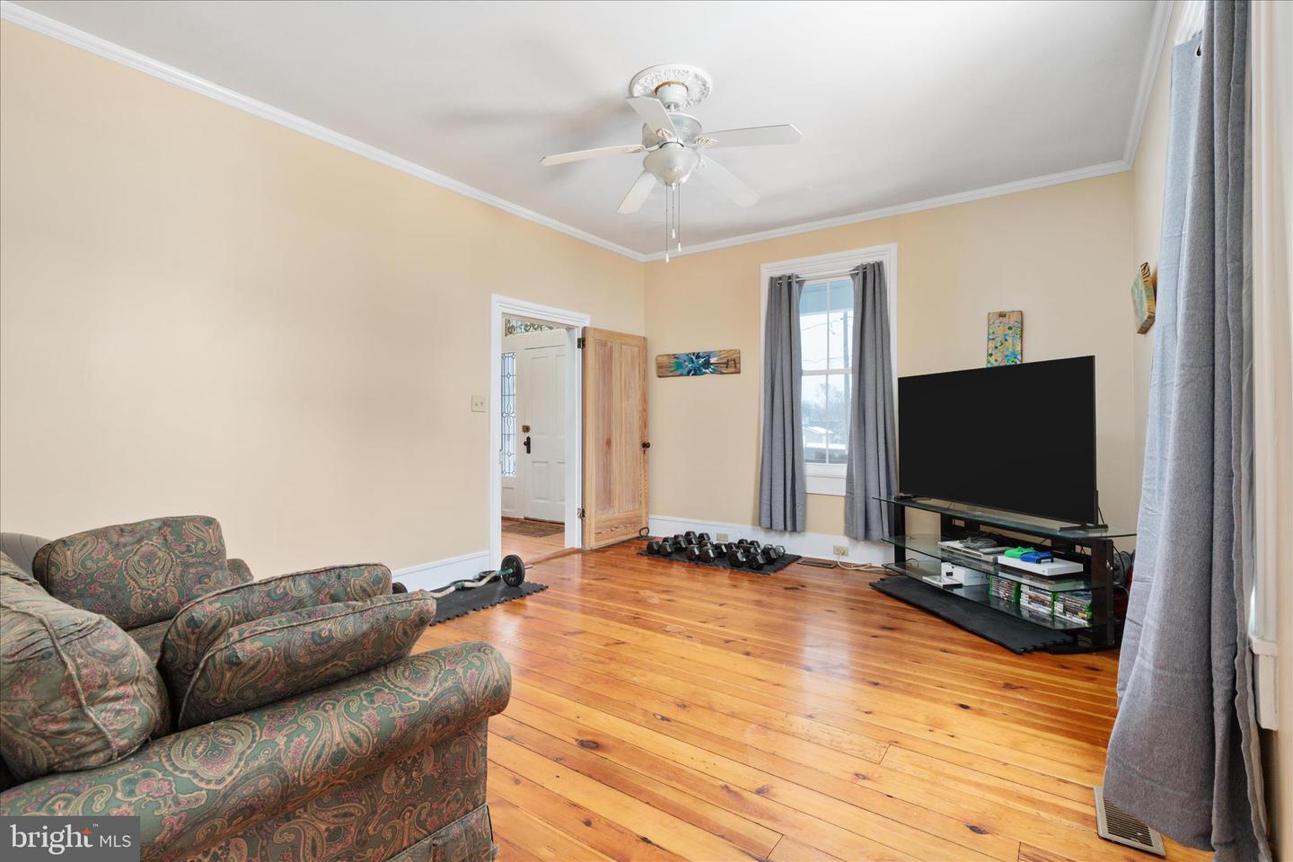 316 S MUHLENBERG ST, WOODSTOCK, Virginia 22664, 5 Bedrooms Bedrooms, 10 Rooms Rooms,3 BathroomsBathrooms,Residential,For sale,316 S MUHLENBERG ST,VASH2013532 MLS # VASH2013532