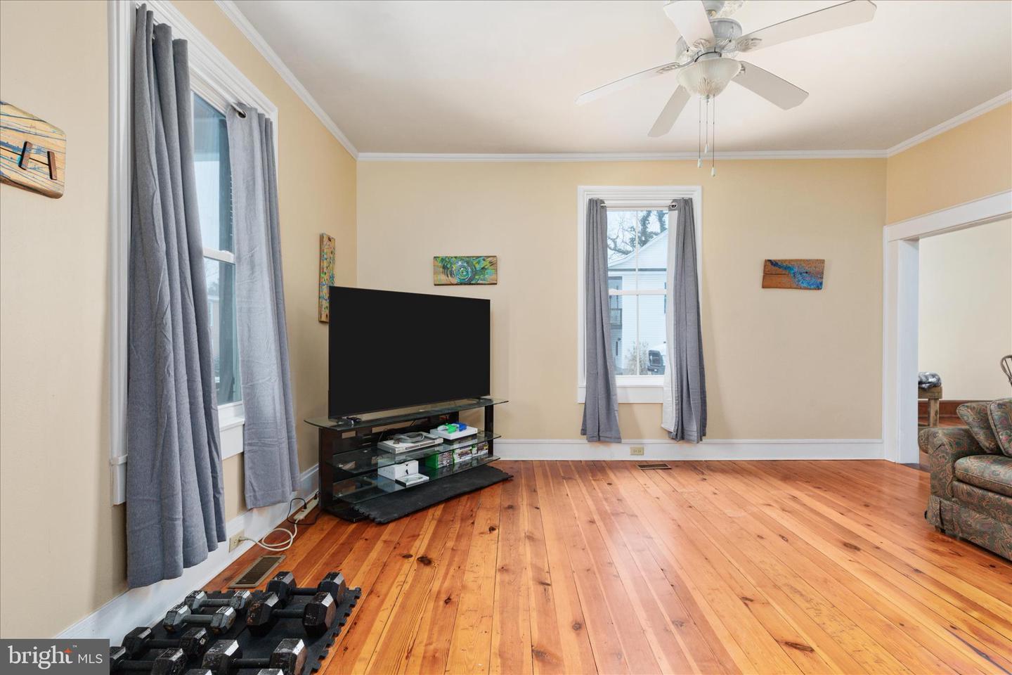 316 S MUHLENBERG ST, WOODSTOCK, Virginia 22664, 5 Bedrooms Bedrooms, 10 Rooms Rooms,3 BathroomsBathrooms,Residential,For sale,316 S MUHLENBERG ST,VASH2013532 MLS # VASH2013532