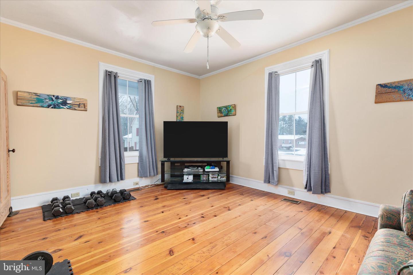 316 S MUHLENBERG ST, WOODSTOCK, Virginia 22664, 5 Bedrooms Bedrooms, 10 Rooms Rooms,3 BathroomsBathrooms,Residential,For sale,316 S MUHLENBERG ST,VASH2013532 MLS # VASH2013532