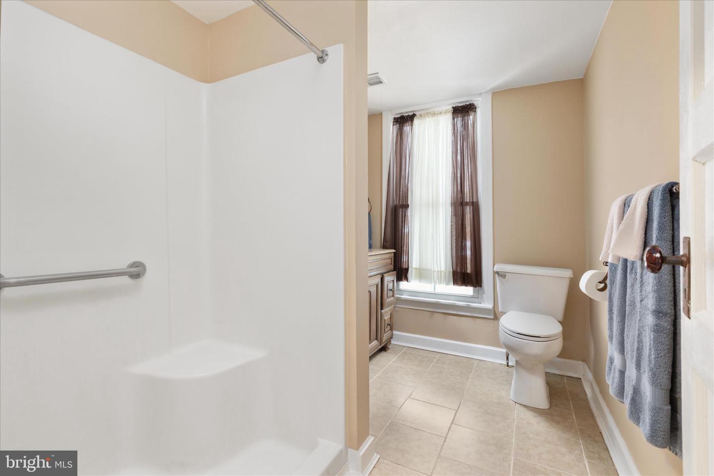 316 S MUHLENBERG ST, WOODSTOCK, Virginia 22664, 5 Bedrooms Bedrooms, 10 Rooms Rooms,3 BathroomsBathrooms,Residential,For sale,316 S MUHLENBERG ST,VASH2013532 MLS # VASH2013532