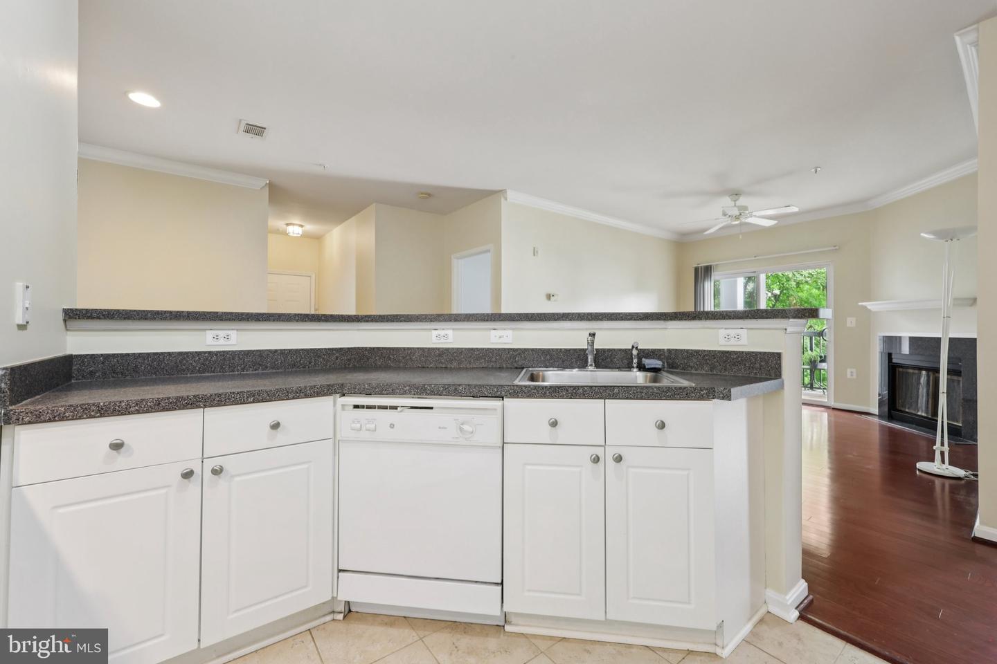 11355 ARISTOTLE DR #8-313, FAIRFAX, Virginia 22030, 2 Bedrooms Bedrooms, ,2 BathroomsBathrooms,Residential,For sale,11355 ARISTOTLE DR #8-313,VAFX2290906 MLS # VAFX2290906