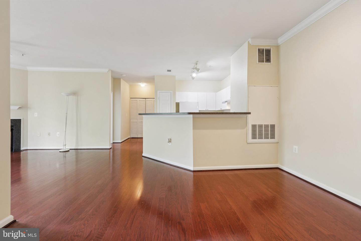 11355 ARISTOTLE DR #8-313, FAIRFAX, Virginia 22030, 2 Bedrooms Bedrooms, ,2 BathroomsBathrooms,Residential,For sale,11355 ARISTOTLE DR #8-313,VAFX2290906 MLS # VAFX2290906