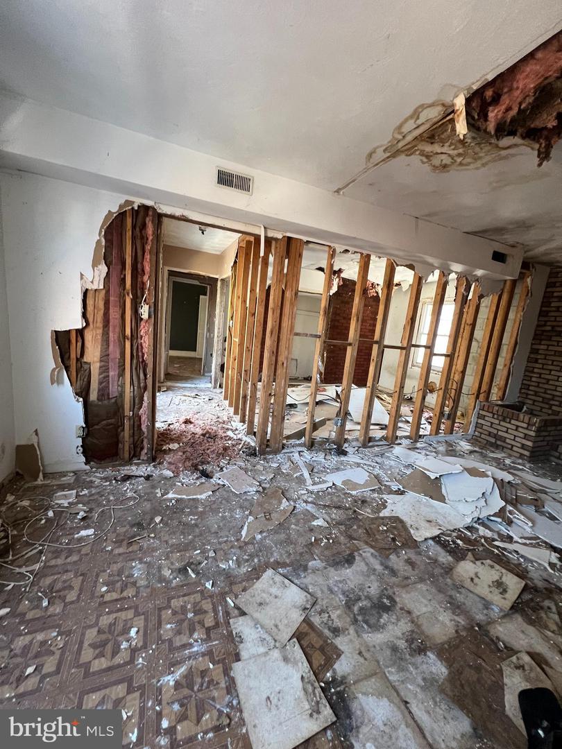 4530 DIX ST NE, WASHINGTON, District Of Columbia 20019, 2 Bedrooms Bedrooms, ,1 BathroomBathrooms,Residential,For sale,4530 DIX ST NE,DCDC2246026 MLS # DCDC2246026